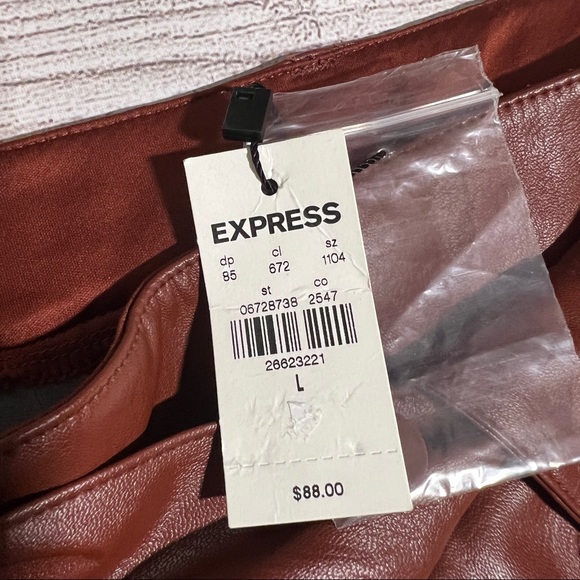 EXPRESS Super High Waisted Vegan Leather Belted Ankle Pant - Picture 5 of 16